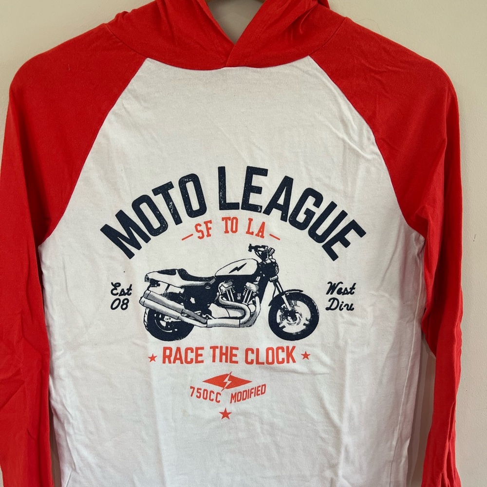 Boys Crazy 8 Size 10/12 long sleeve tee